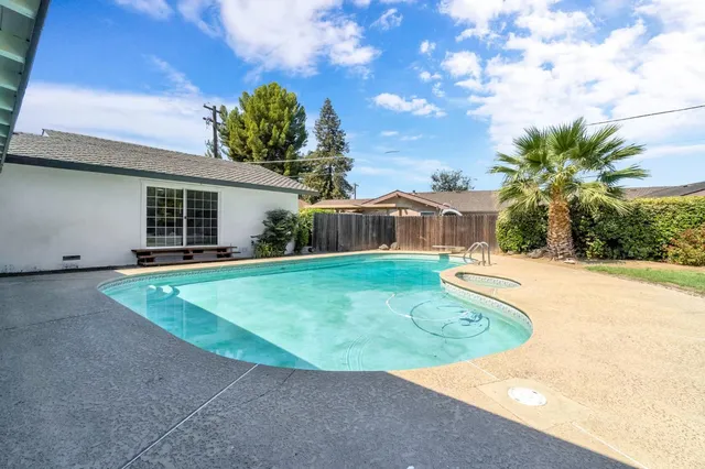 $589,000 | 2482 Country Club Lane, Selma, CA 93662