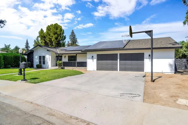 $589,000 | 2482 Country Club Lane, Selma, CA 93662