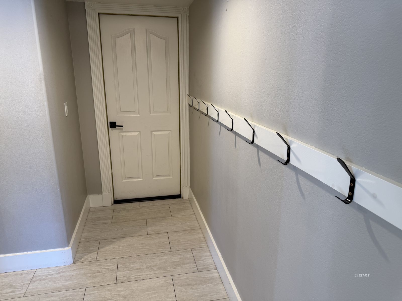 413 Laurkris Court Ridgecrest, CA 93555 - Photo 36 of 48 a view of entryway