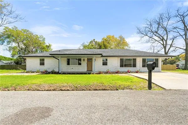 $354,995 | 850 Barreca Street, Norco, LA 70079