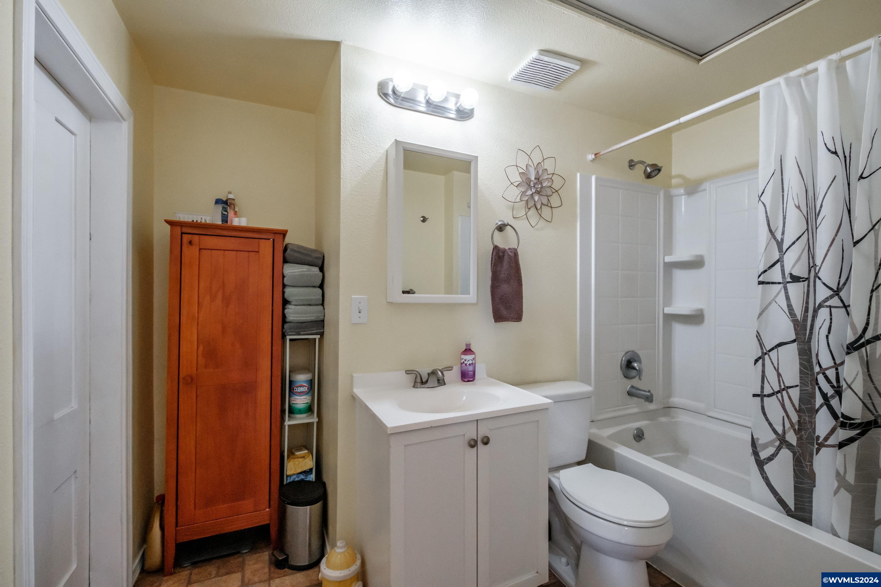 6913 Sunnyview Road Northeast Salem, OR 97305 - Photo 19 of 41 Gallery Image 19