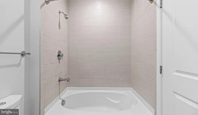 $2,571 | 8300 Wisconsin Avenue, Unit 1B1931, Bethesda, MD 20814