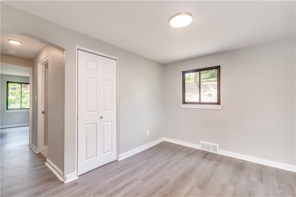 1491 Hollyrood Road Pittsburgh, PA 15227 - Photo 8 of 25 Gallery Image 8