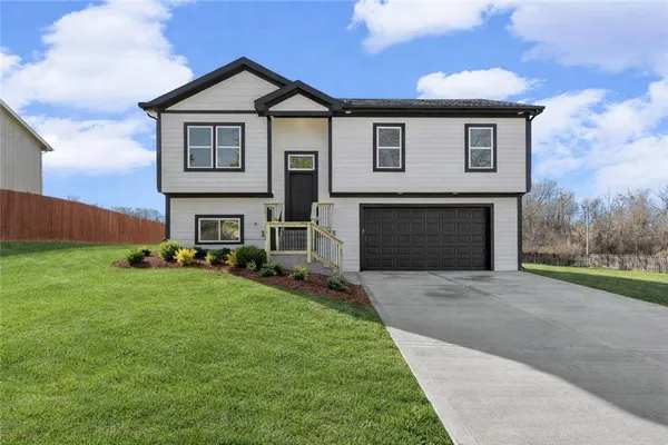 $364,950 | 3416 Iowa Street, Leavenworth, KS 66048