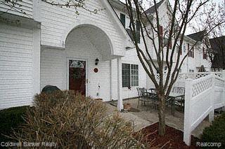 22332 Cape Cod Way Farmington, MI 48336 - Photo 2 of 10