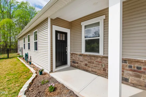 a view of house with backyard porch and furniture