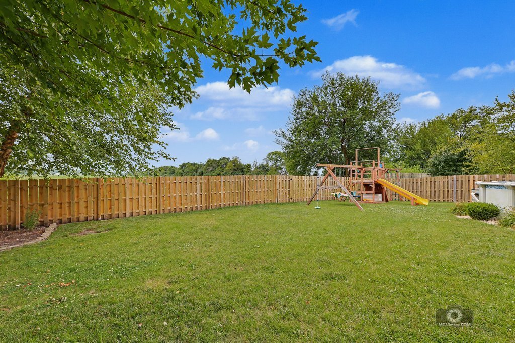 437 Raintree Drive Oswego, IL 60543 - Photo 34 of 49 Gallery Image 34