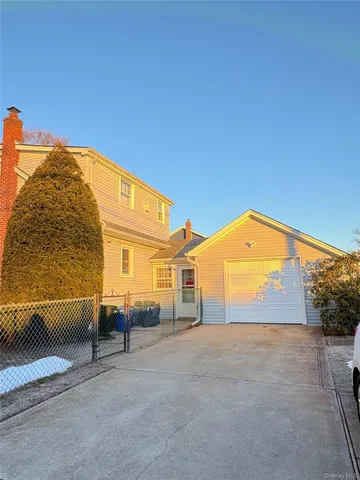 $3,300 | Undisclosed Address, Patchogue, NY 11772