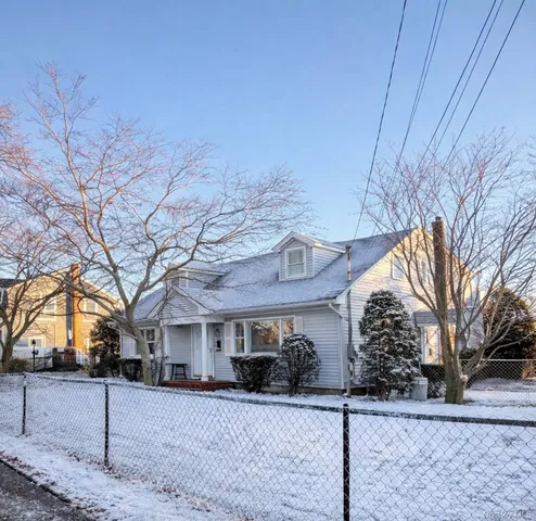 $3,300 | Undisclosed Address, Patchogue, NY 11772
