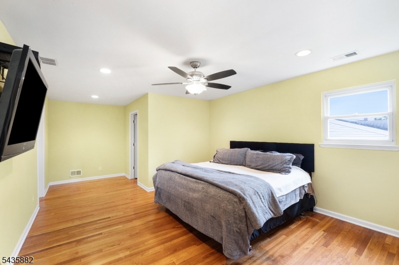 8 Robin Road Somerville, NJ 08876 - Photo 11 of 32