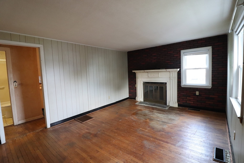 22 Windsor Road Beverly, MA 01915 - Photo 5 of 23