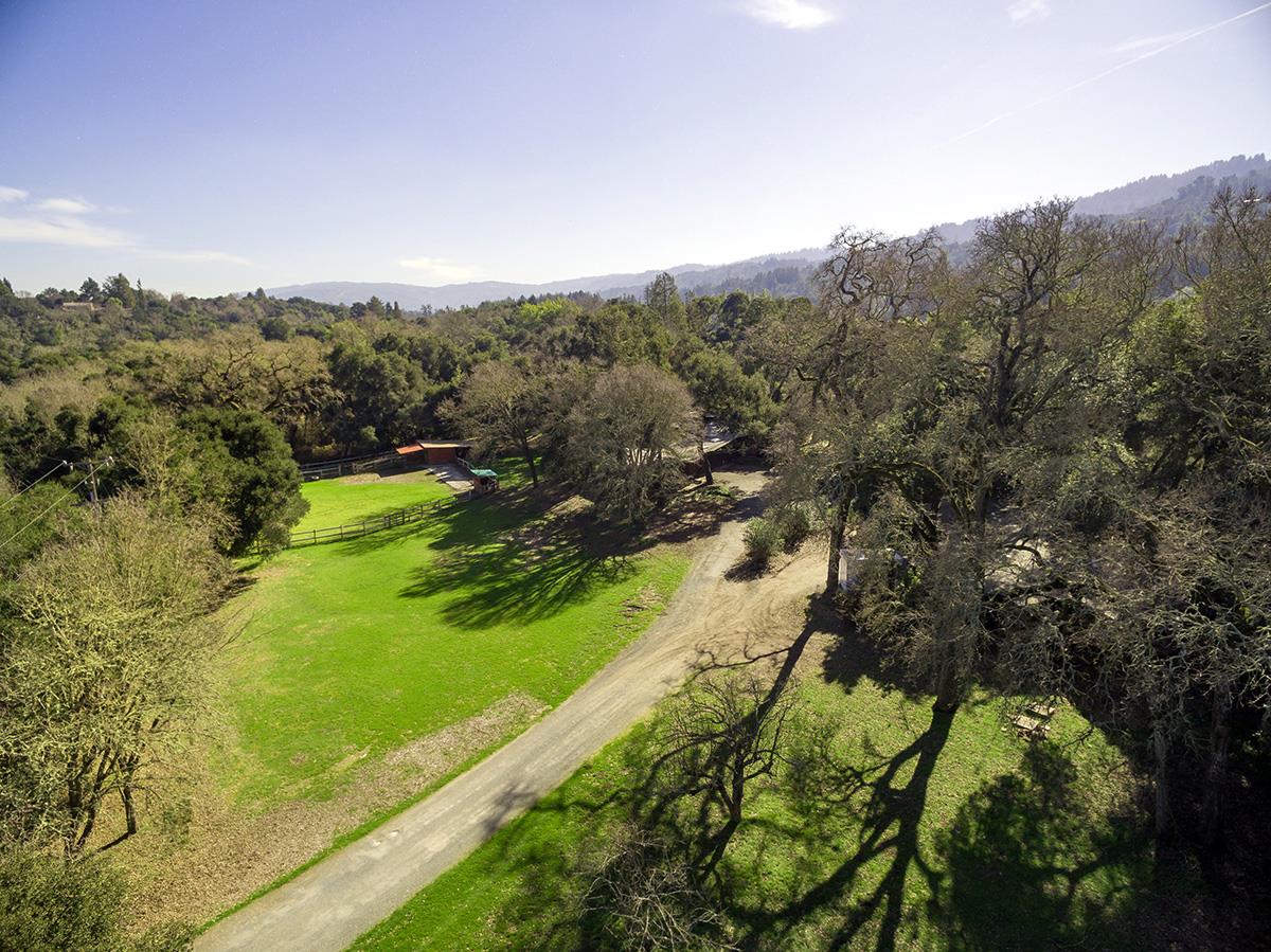 381 Family Farm Road Woodside, CA 94062 - Photo 4 of 16 Gallery Image 4