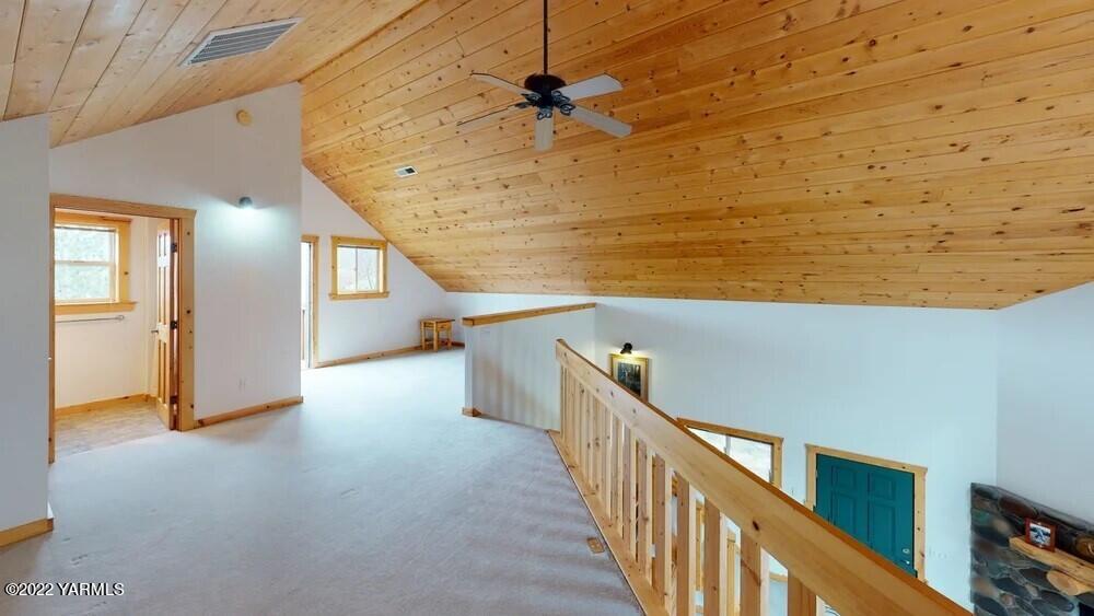 411 Red Tail Road Yakima, WA 98908 - Photo 46 of 64 thumbnail_AqoqEH98HAK-Corridor.jpg 411 R