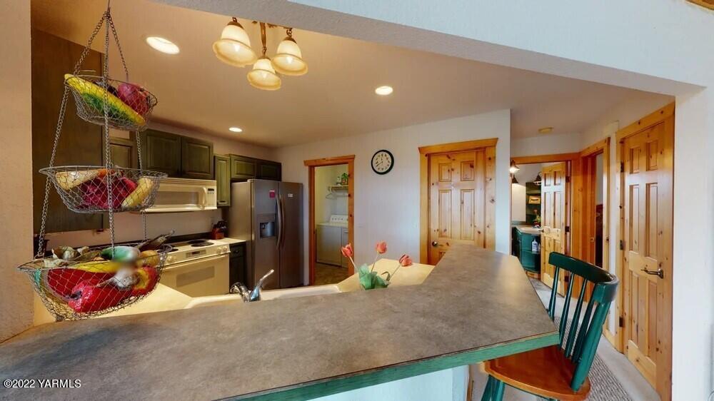 411 Red Tail Road Yakima, WA 98908 - Photo 7 of 64 thumbnail_03.19.2022_11.55.50.jpg 411 Re