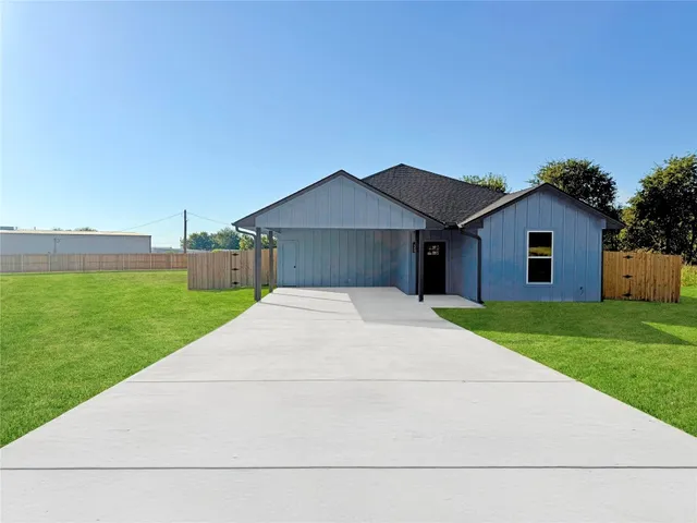 $339,500 | 221 Hester Street, Lexington, TX 78947