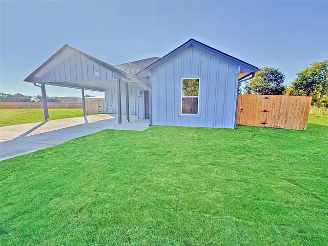 $339,500 | 221 Hester Street, Lexington, TX 78947