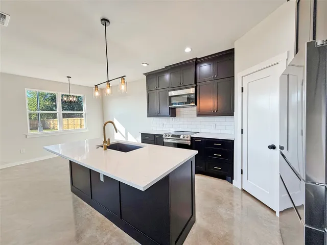 $339,500 | 221 Hester Street, Lexington, TX 78947