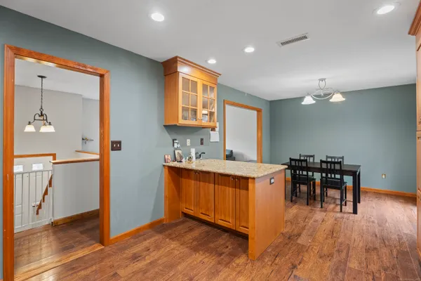 $579,000 | 40 Abbey Court, Cheshire, CT 06410