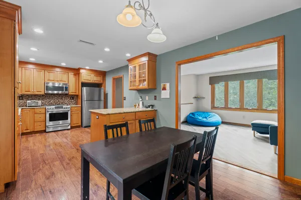 $579,000 | 40 Abbey Court, Cheshire, CT 06410