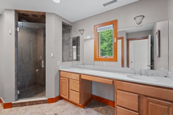 $579,000 | 40 Abbey Court, Cheshire, CT 06410