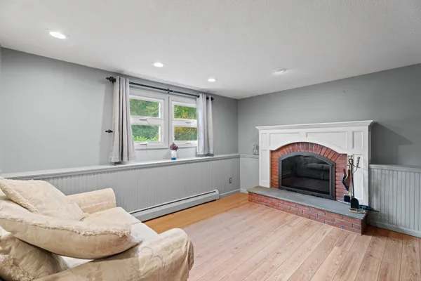 $579,000 | 40 Abbey Court, Cheshire, CT 06410