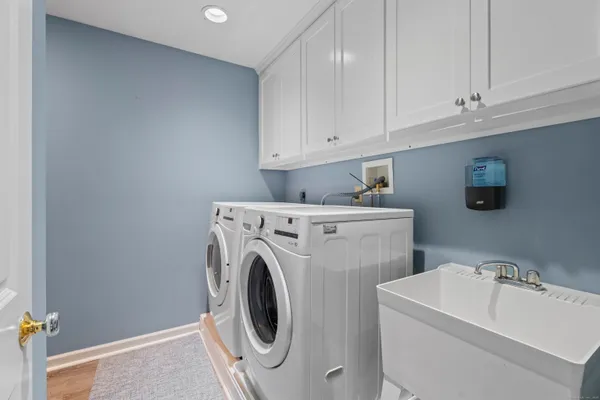 $579,000 | 40 Abbey Court, Cheshire, CT 06410