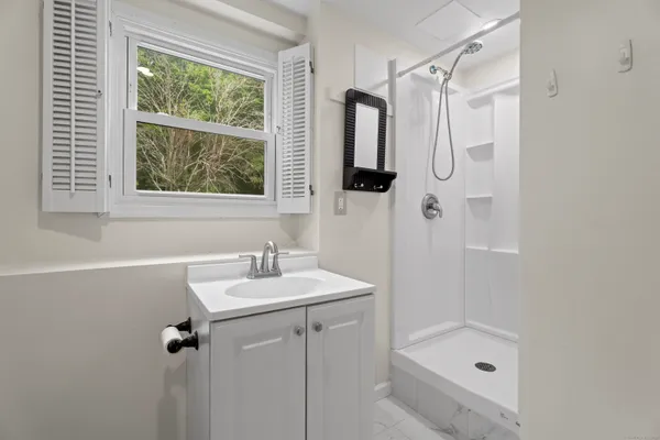 $579,000 | 40 Abbey Court, Cheshire, CT 06410