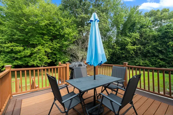 $579,000 | 40 Abbey Court, Cheshire, CT 06410