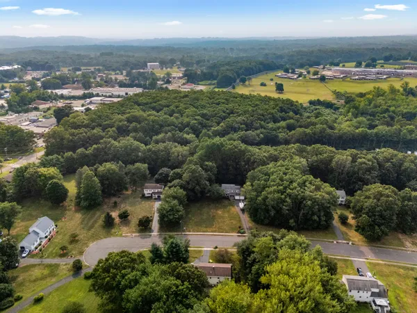 $579,000 | 40 Abbey Court, Cheshire, CT 06410