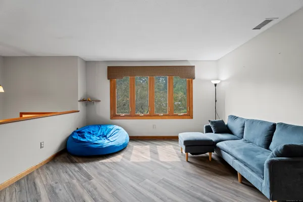 $579,000 | 40 Abbey Court, Cheshire, CT 06410