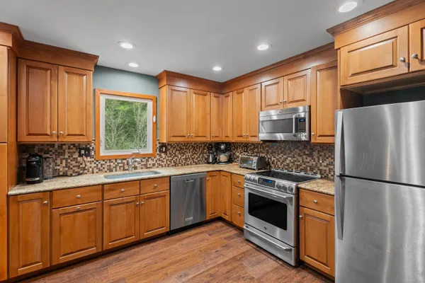 $579,000 | 40 Abbey Court, Cheshire, CT 06410