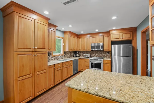 $579,000 | 40 Abbey Court, Cheshire, CT 06410