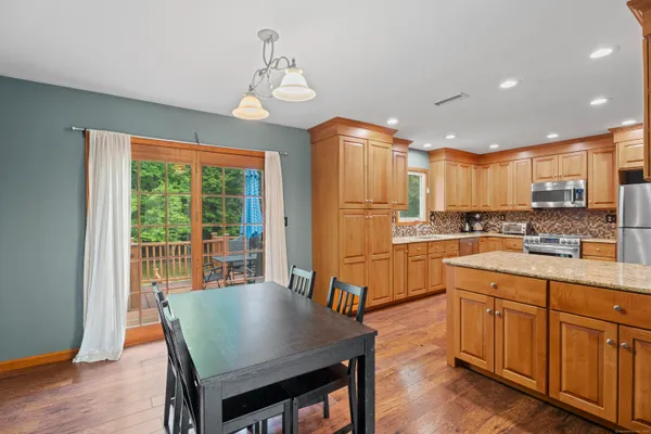 $579,000 | 40 Abbey Court, Cheshire, CT 06410