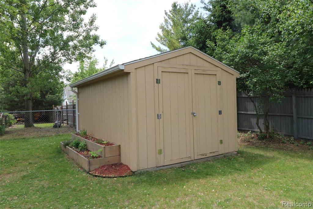5321 Coldwater Road Lapeer, MI 48446 - Photo 22 of 23 Gallery Image 22