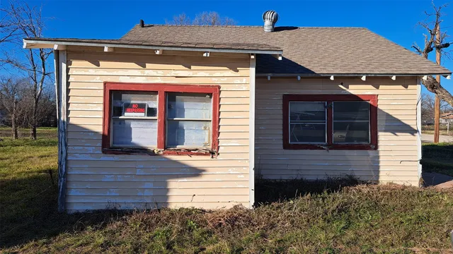 $32,900 | 804 South Neches Street, Coleman, TX 76834