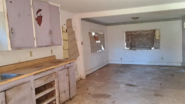 $32,900 | 804 South Neches Street, Coleman, TX 76834