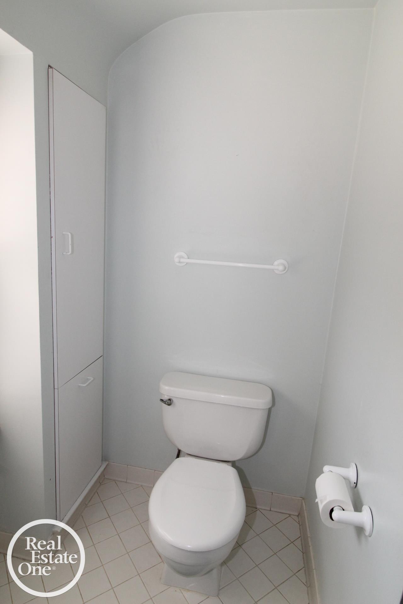 880 Pemberton Road Grosse Pointe, MI 48230 - Photo 25 of 50 50178128-3a70cd5b-1e5e-4cfd-8a12-f63d350dbf91.JPG