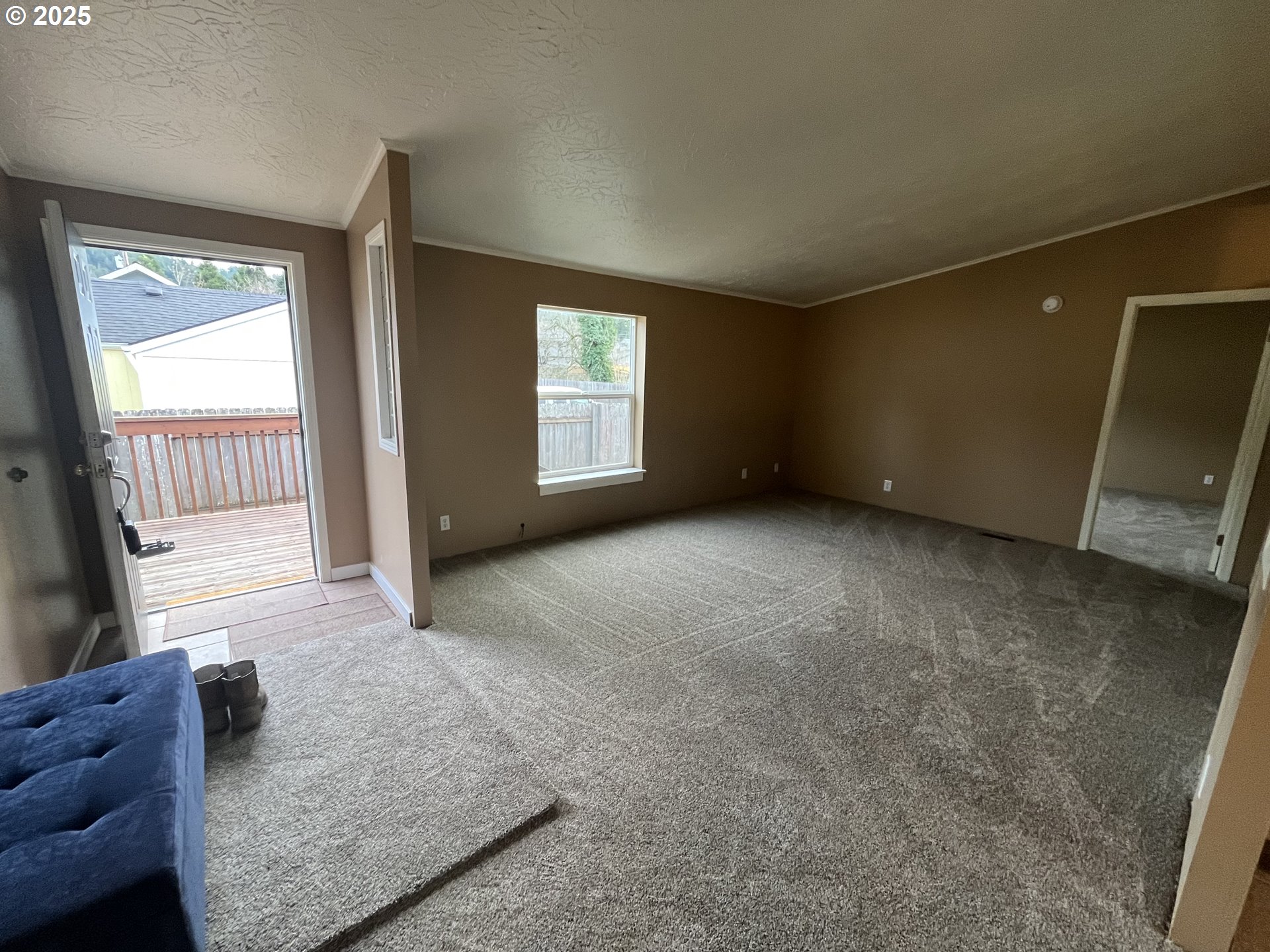 7032 Main Street Springfield, OR 97478 - Photo 12 of 17 an empty room with windows