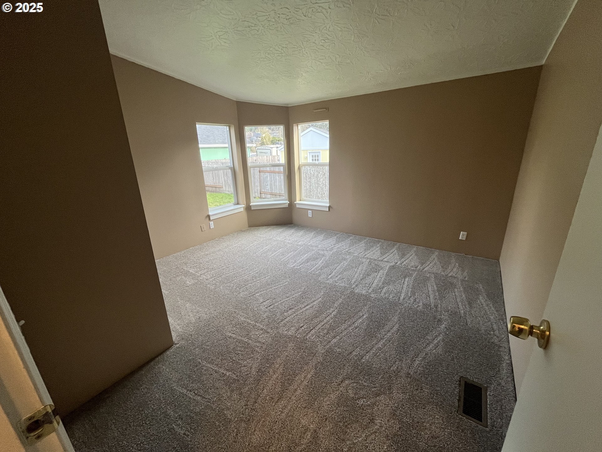 7032 Main Street Springfield, OR 97478 - Photo 7 of 17