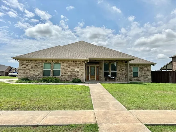 $399,000 | 318 East 4th Street, Lindsay, TX 76250