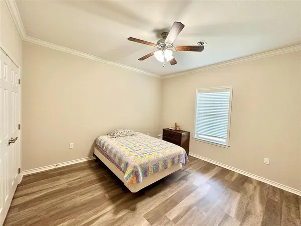 $399,000 | 318 East 4th Street, Lindsay, TX 76250
