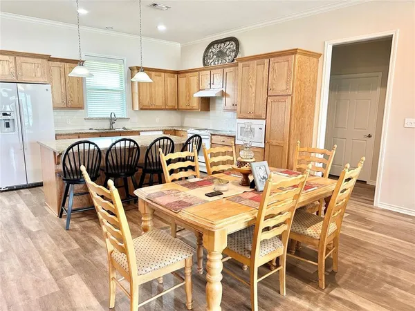 $399,000 | 318 East 4th Street, Lindsay, TX 76250