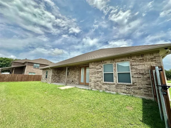 $399,000 | 318 East 4th Street, Lindsay, TX 76250