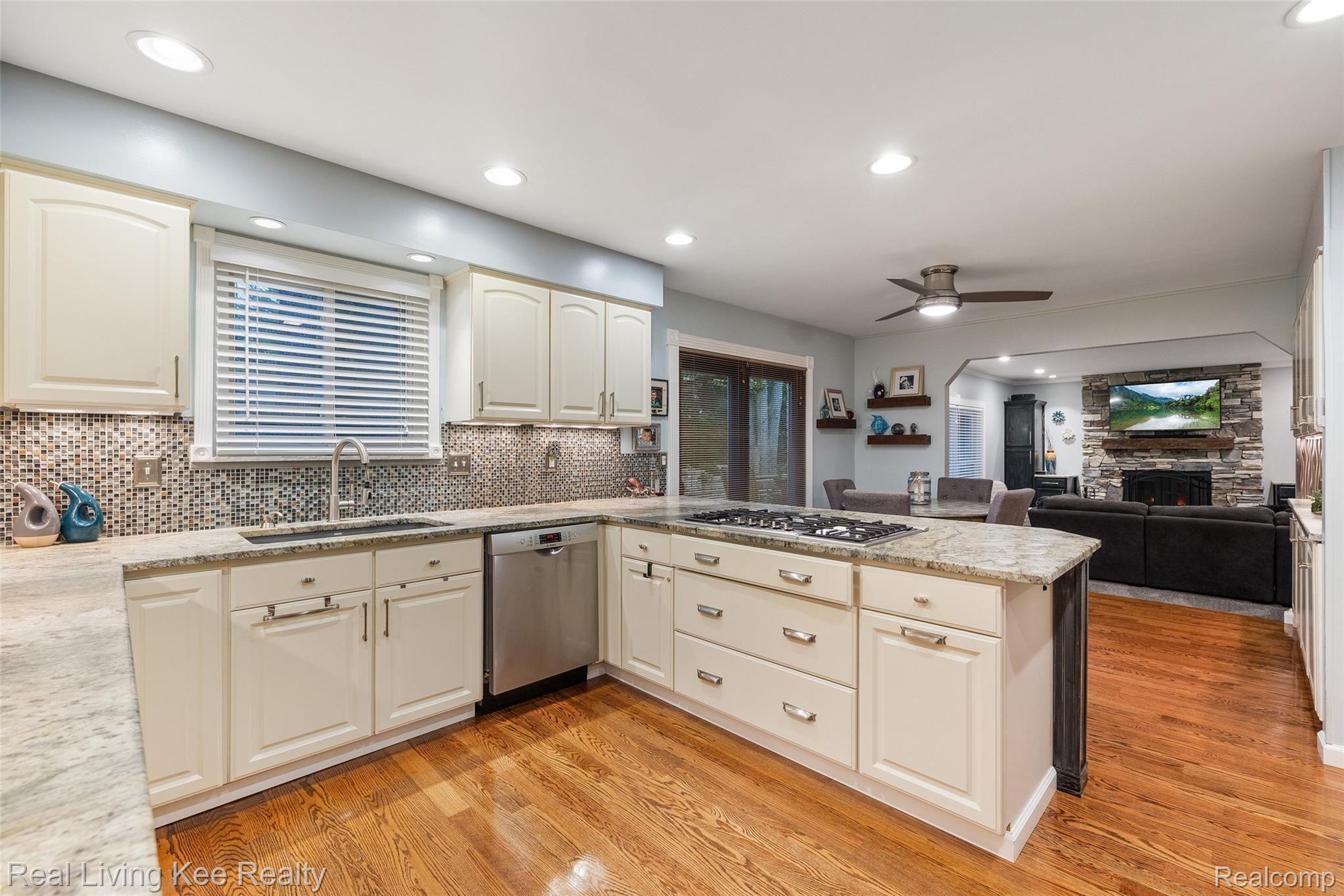 2749 Ranieri Drive Troy, MI 48085 - Photo 15 of 45 2749 Ranieri Dr (18).jpg
