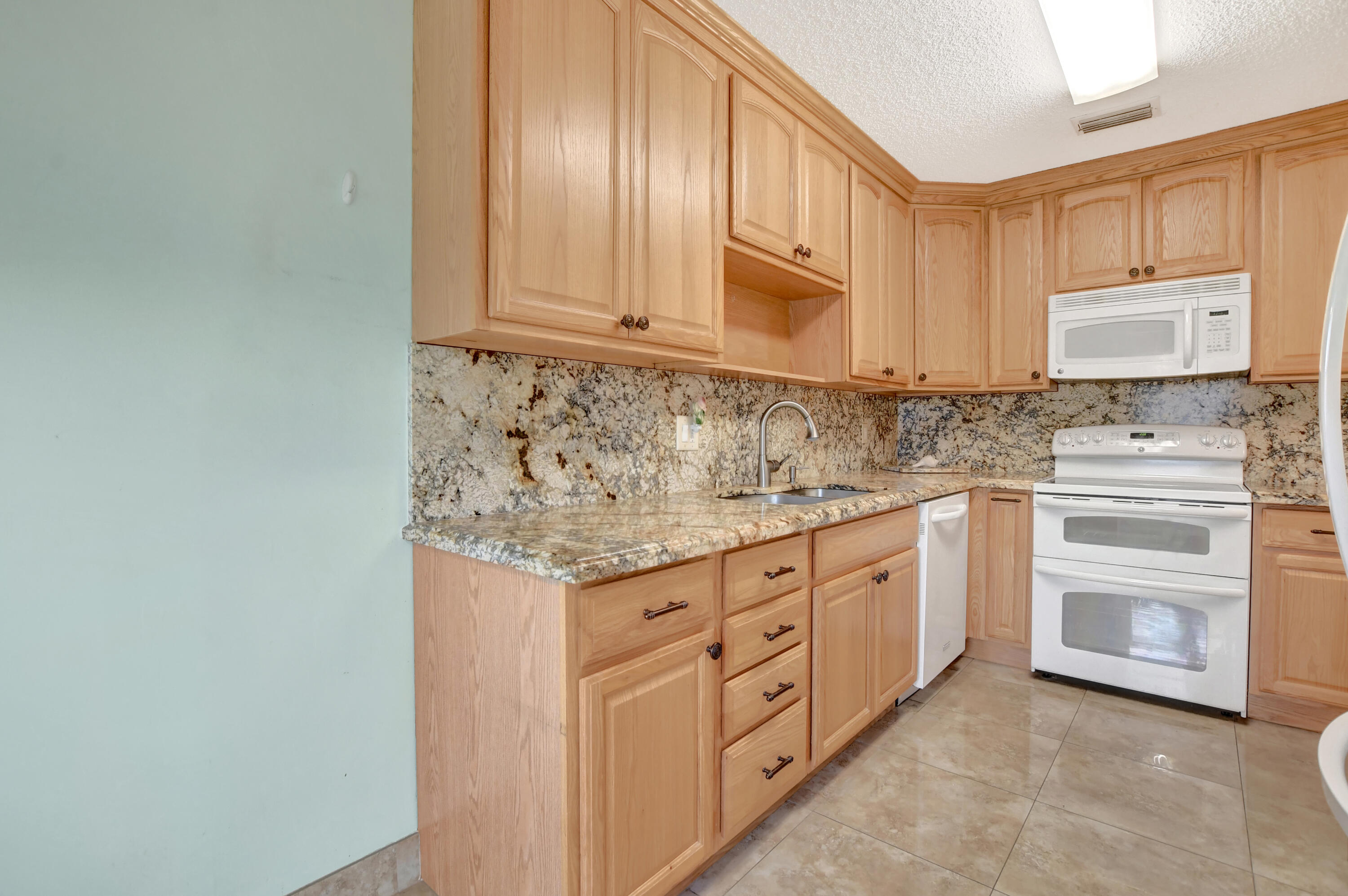 20835 Wendall Terrace, Unit 68 Boca Raton, FL 33433 - Photo 8 of 43 8-print-DSC_0371