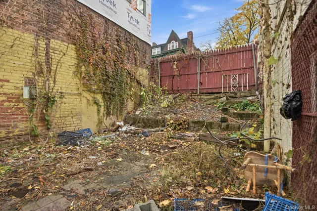 a view of a pathway of a building