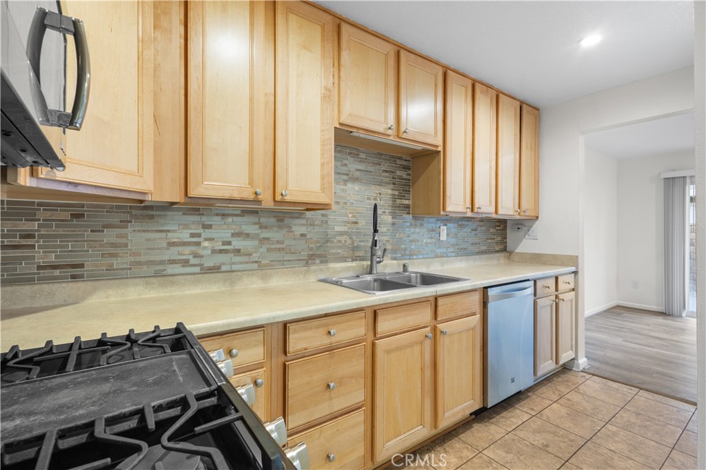 31315 The Old Road, Unit D Castaic, CA 91384 - Photo 7 of 33