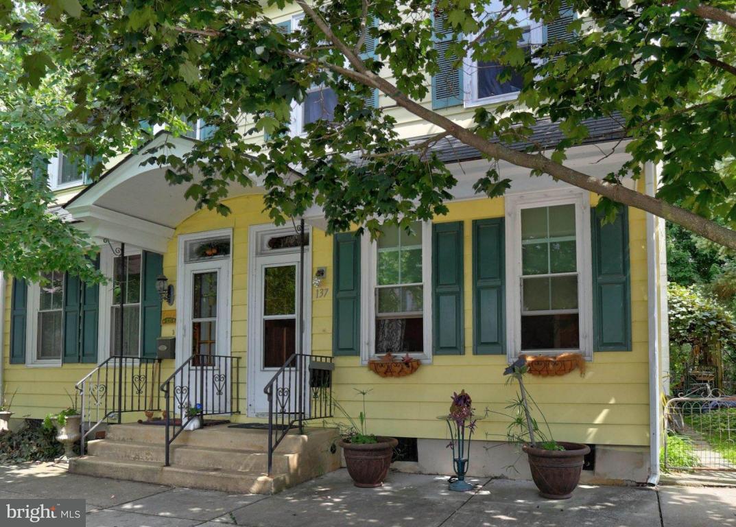137 South Spruce Street Lititz, PA 17543 - Photo 1 of 20