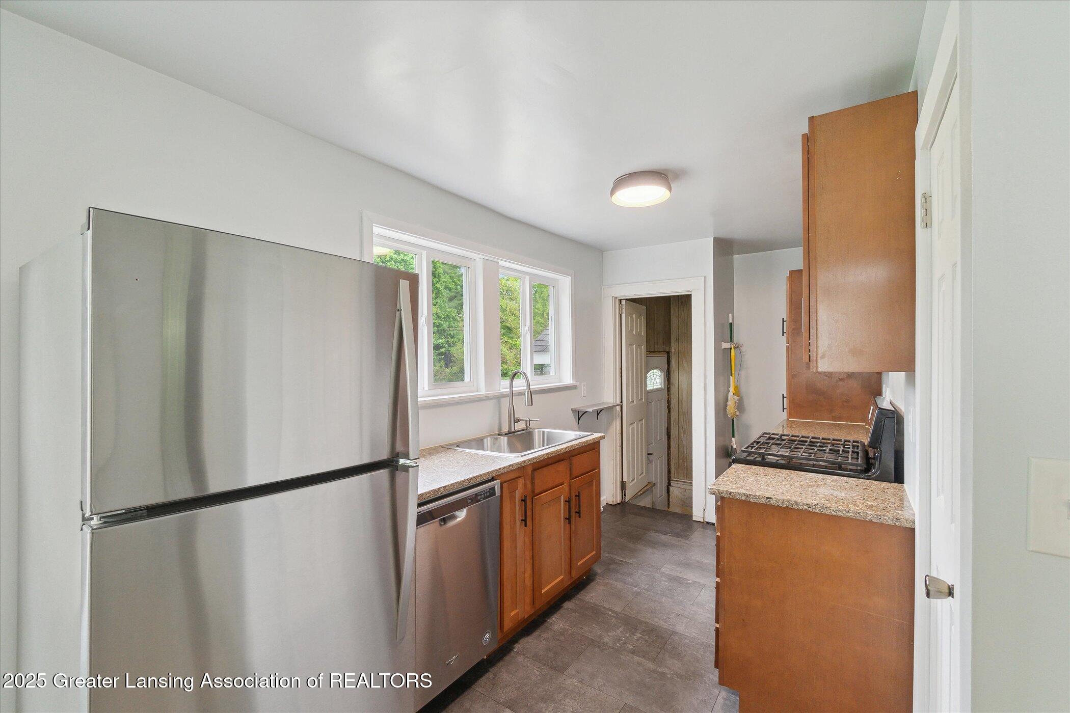 5104 Old Lansing Road Lansing, MI 48917 - Photo 13 of 31 12-5104-Old-Lansing-Rd-Lansing-MI-48917-