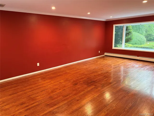 $1,700,000 | 8 Lisa Drive, Dix Hills, NY 11746